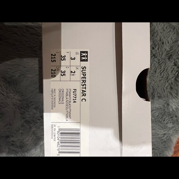 White adidas superstar black stripe - Picture 6 of 6